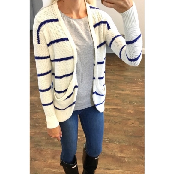 American Eagle Outfitters Sweaters - American Eagle sweater xs